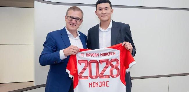 2020年，曼联花费3900万欧元引进范德贝克，目前他的身价估值已经跌至900万欧。